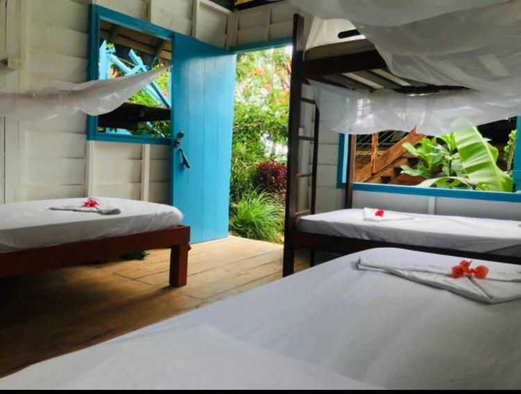Hostal Doble Vista Capurgana Exterior photo